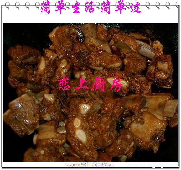 加入料酒(2盖), 糖2大勺, 醋2大勺, 老抽1小勺, 盐若干. 继续翻炒.jpg